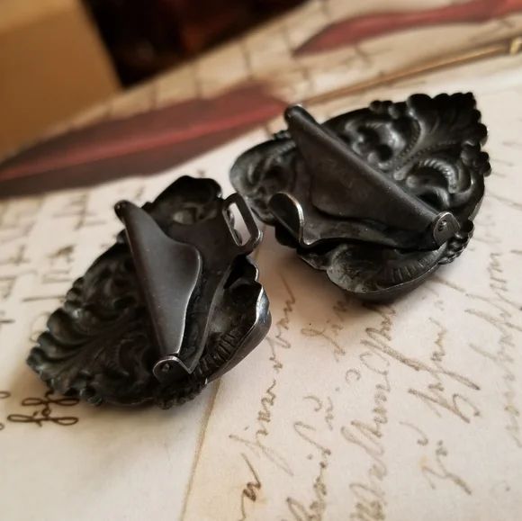 Relisted -Antique Victorian sash belt buckle purple glass cabochons black metal - Picture 9 of 13